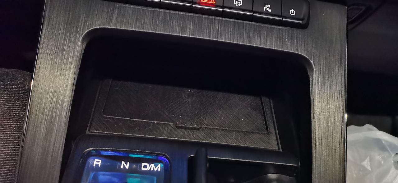 哈弗H6 h6无线充电口顶有个洞，也不是usb口，这是个啥？