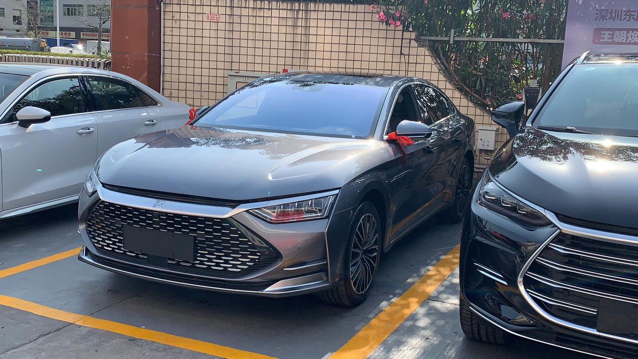 比亚迪汉DM 各位，比亚迪汽车上面的充电桩和百度地图的充电桩，哪个更准一些，现在找不到合适的充电桩