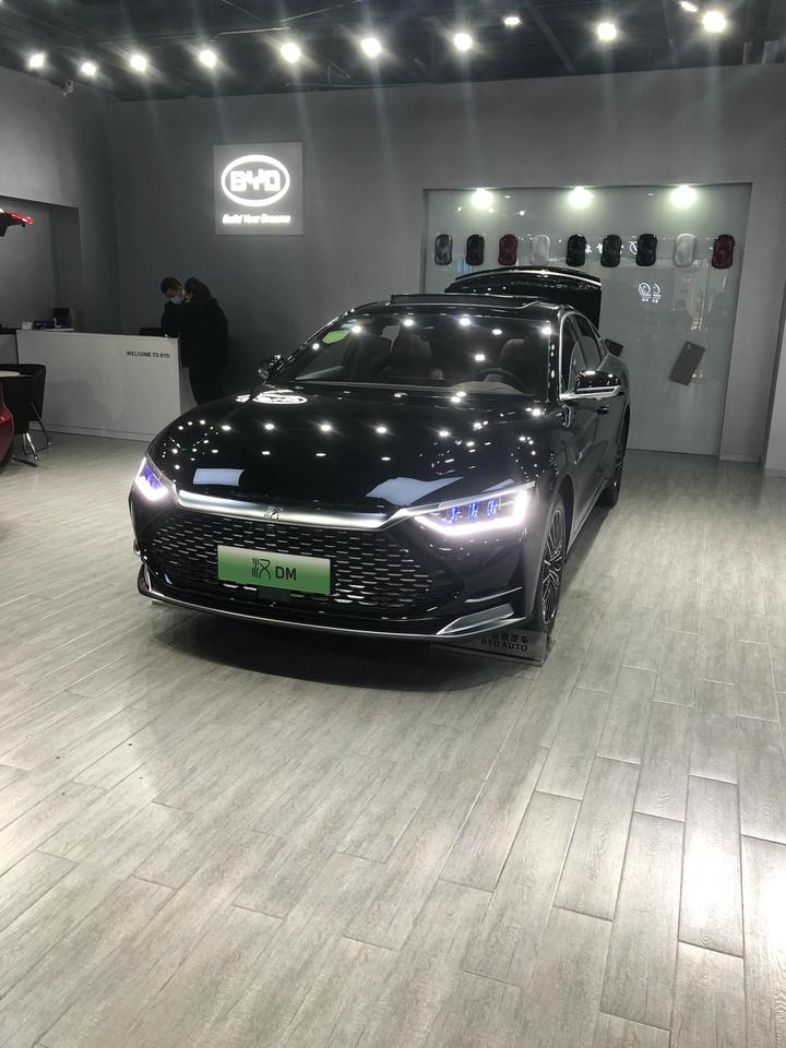 比亚迪汉DM 地下车位安装充电桩有硬性标准吗？例如车位要靠墙，或者挨着地下发电盒，或者墙体在哪一侧？问了4S店说最好是靠