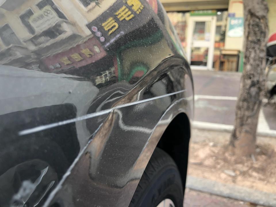 长安逸动 叶子板受损，各位大神这种怎么解决。