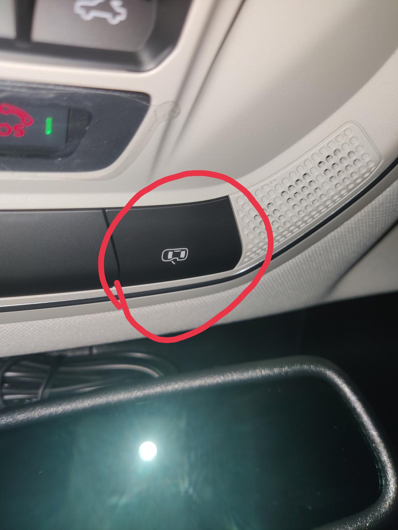 哈弗H6 车友们，顶上这个按键是干嘛的，晚上不会亮是正常的吗，其他的按键晚上开灯都会亮的