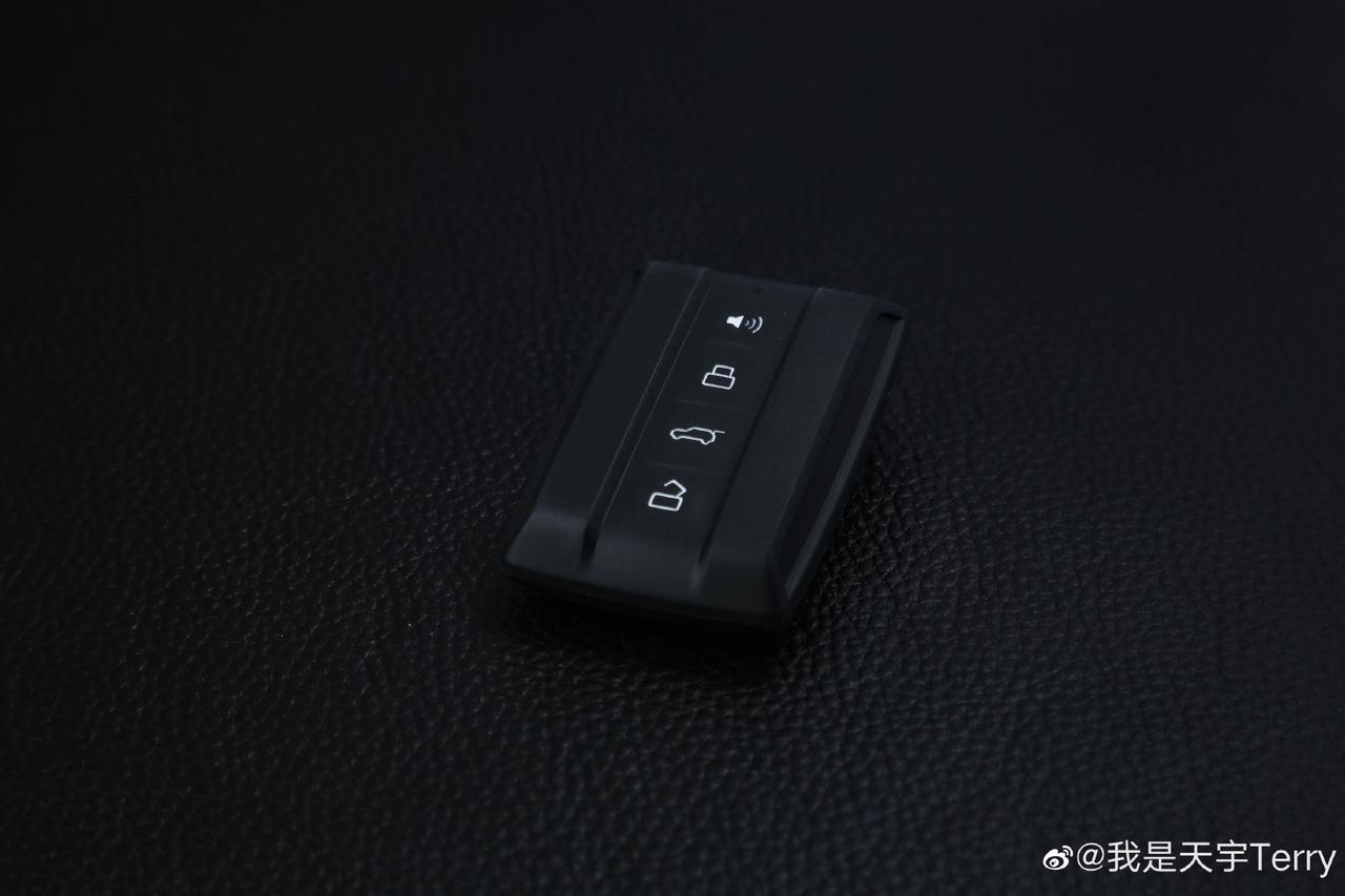 坦克300 微博爆出的新钥匙，感觉略丑