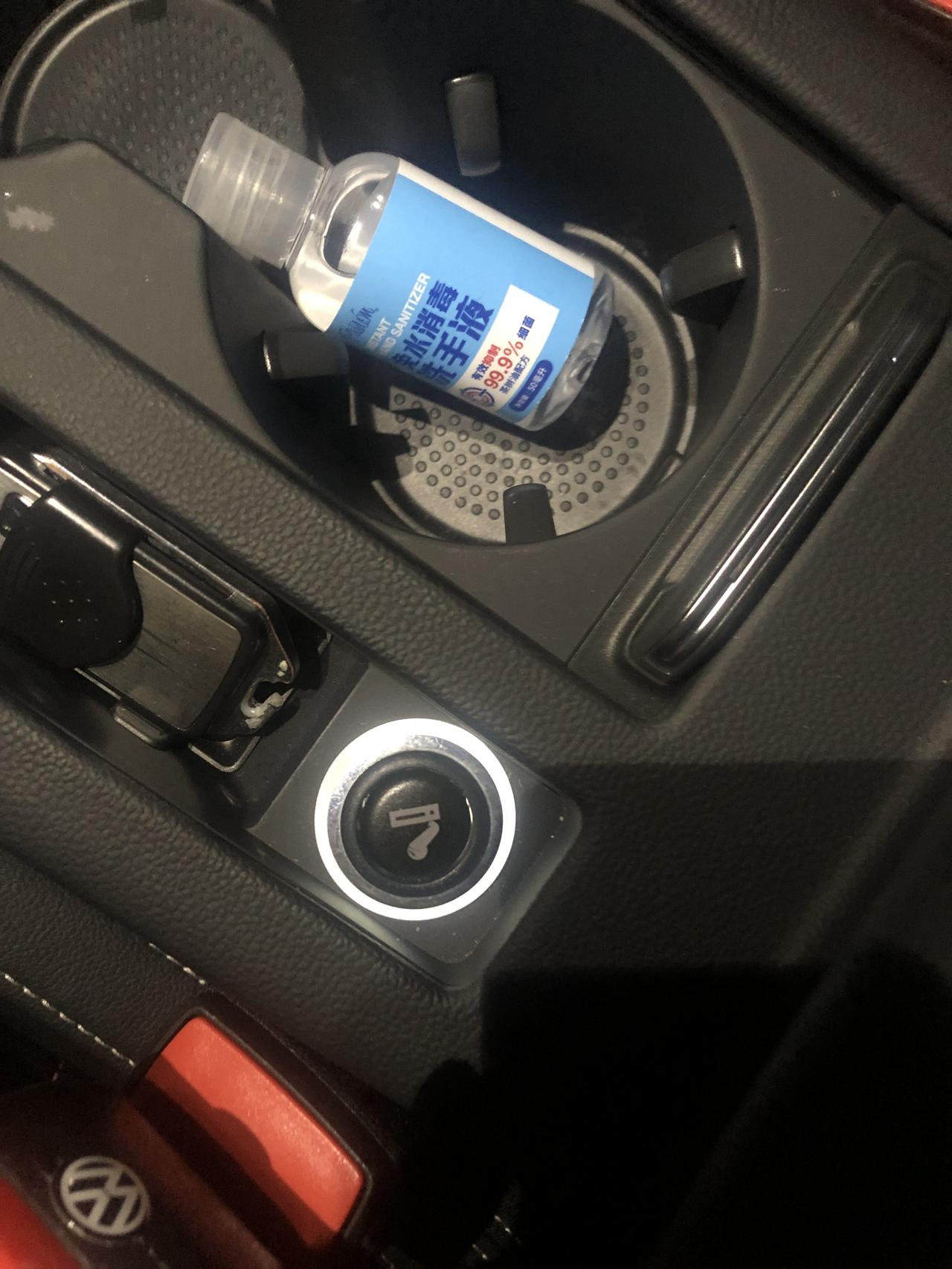 新迈腾点烟器一次没用过就不好使呢？也不热，也不弹？