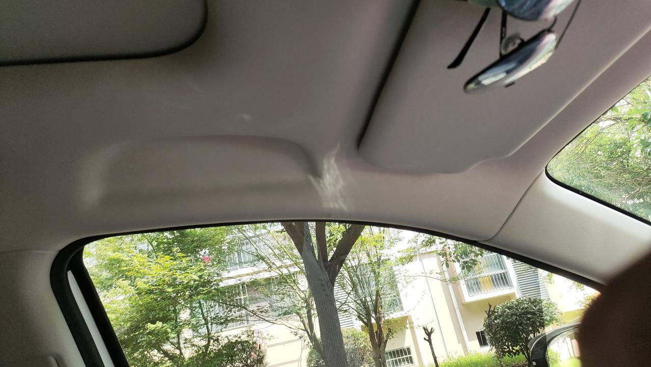 长安CS75 PLUS 想问下车友们，75p有没有车载眼镜盒啊？找了半天没找到，厂家这地方装个眼镜盒多好