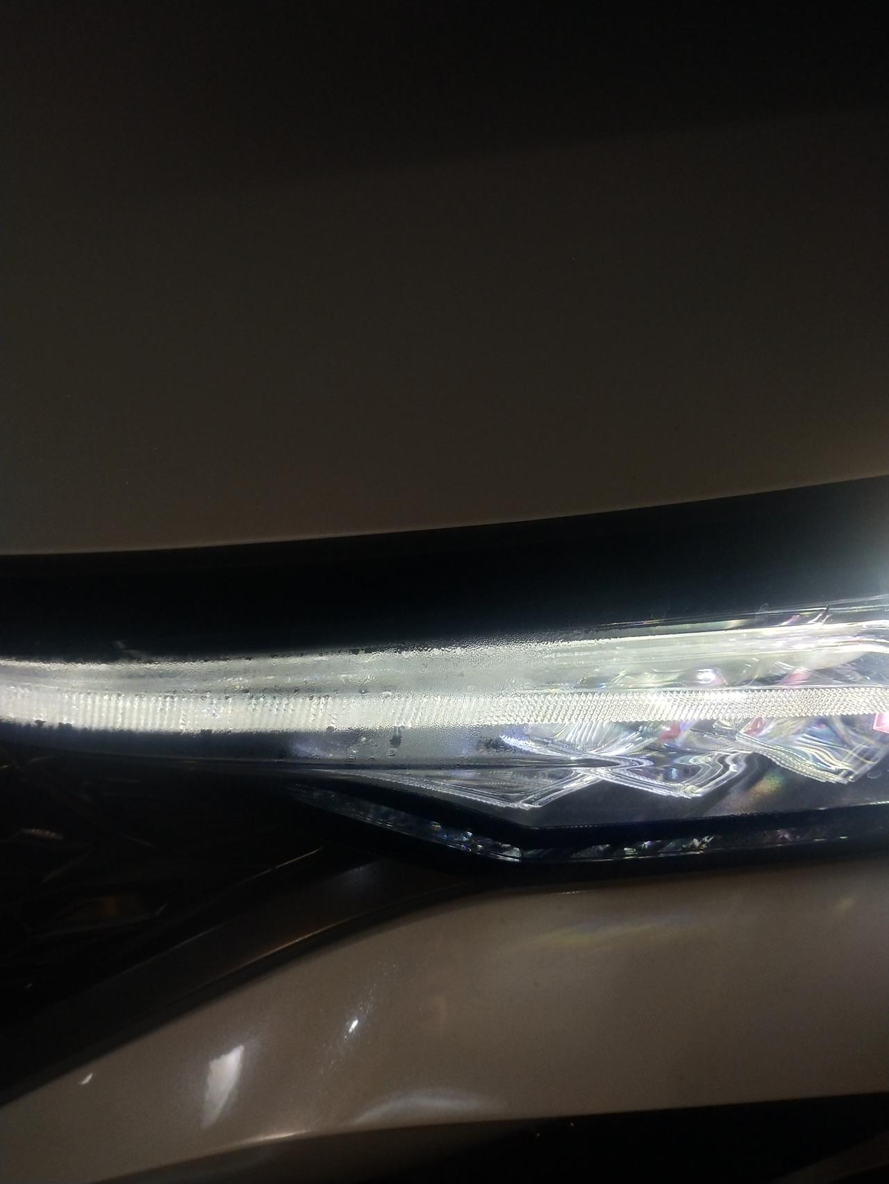 长安CS75 PLUS 长安cs75p领航版刚提车两天，行驶16公里左右大灯起雾水正常吗？