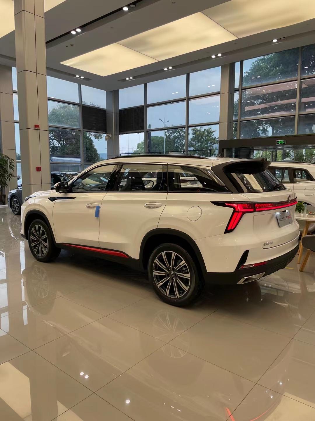 长安CS75 PLUS 朋友们 1.5T尊贵贷款落地13.7贵吗  包牌包税付5.2贷8.5 不含利息