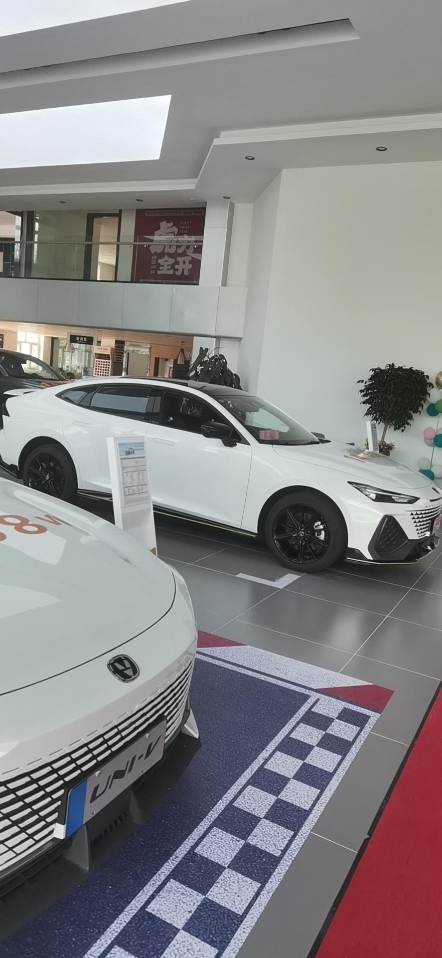 长安CS75 PLUS 遇到几个问题没搞明白，大灯延时熄灭功能开了，锁车为啥没亮灯。还有自动大灯是把大灯打开后工作的吗，