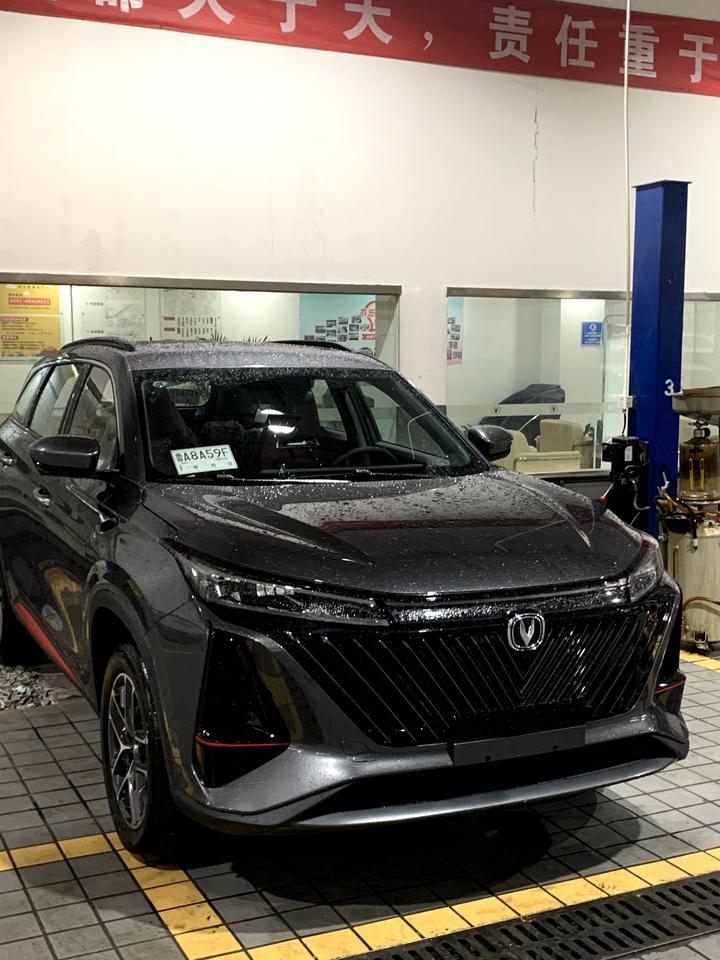 长安CS75 PLUS 二代75p1.5的2300多转才升档正常吗，发动机声音很大
