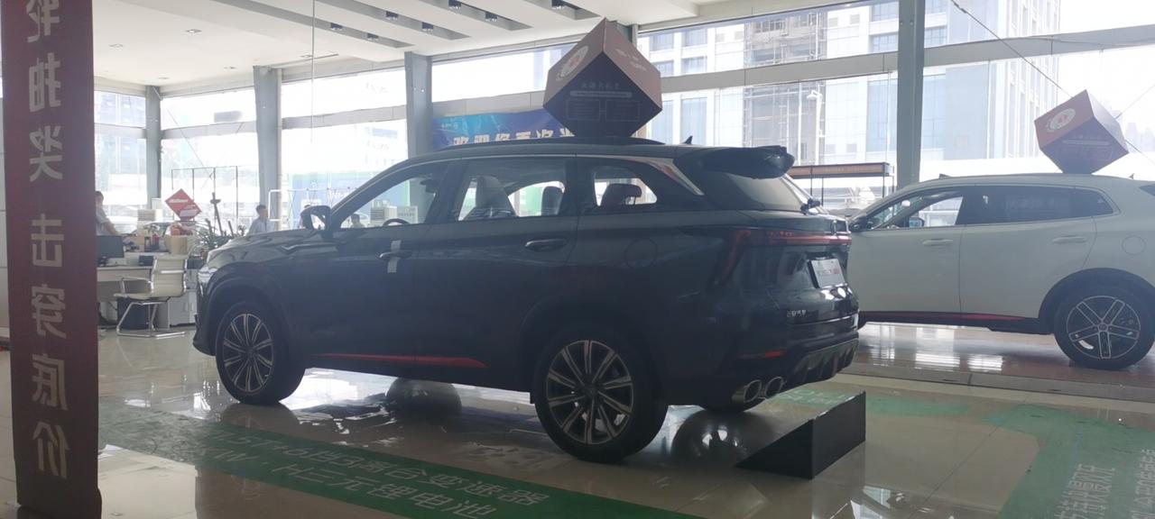 长安CS75 PLUS 1.5T灰色二代75plus，尊贵型，落地136500送个方向盘套，150块的油，价格怎么样