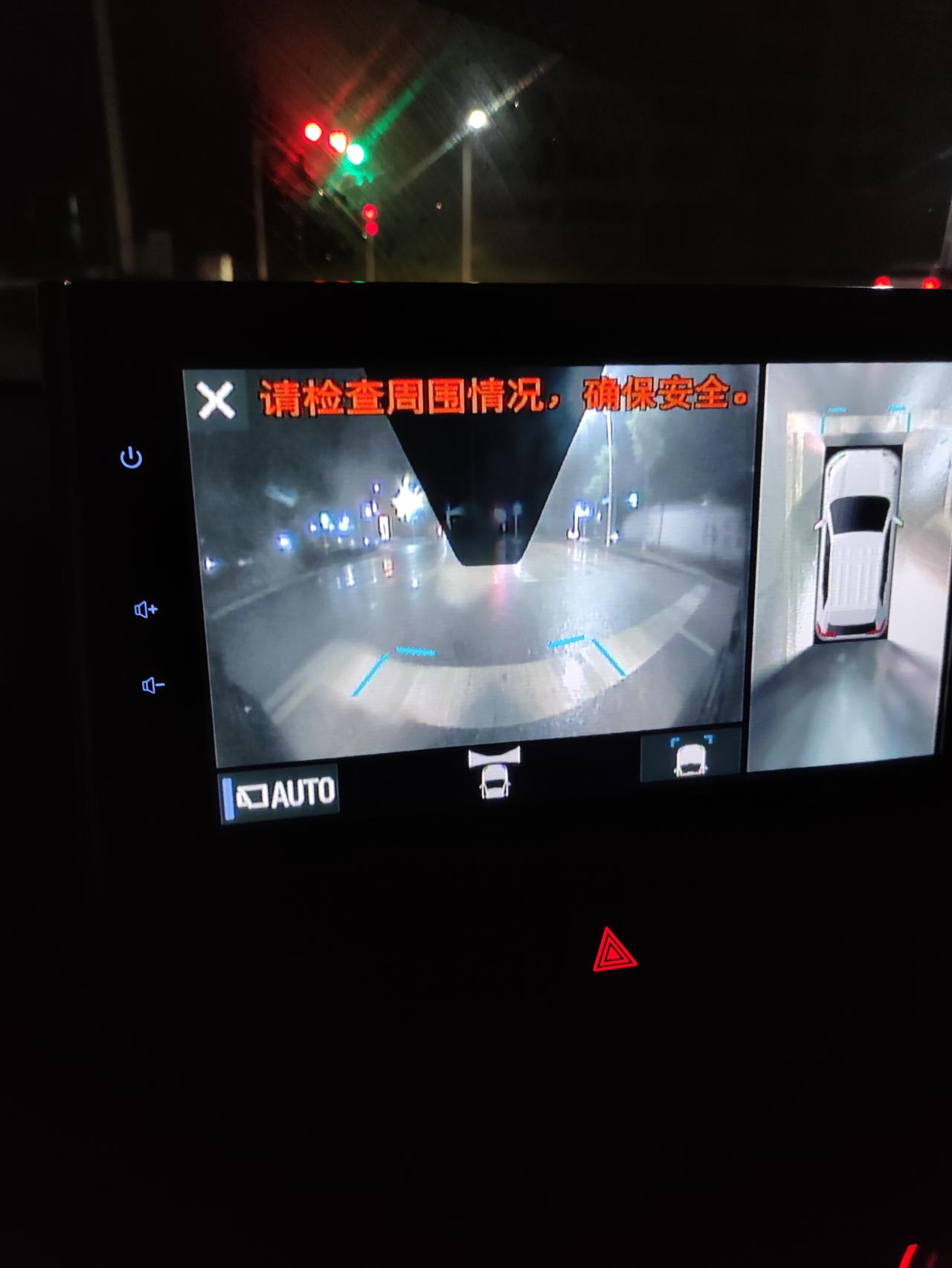 丰田RAV4荣放 你们的荣放前摄像头的显示是怎样的阿？ 我的怎么有一块是黑的，看不清楚？