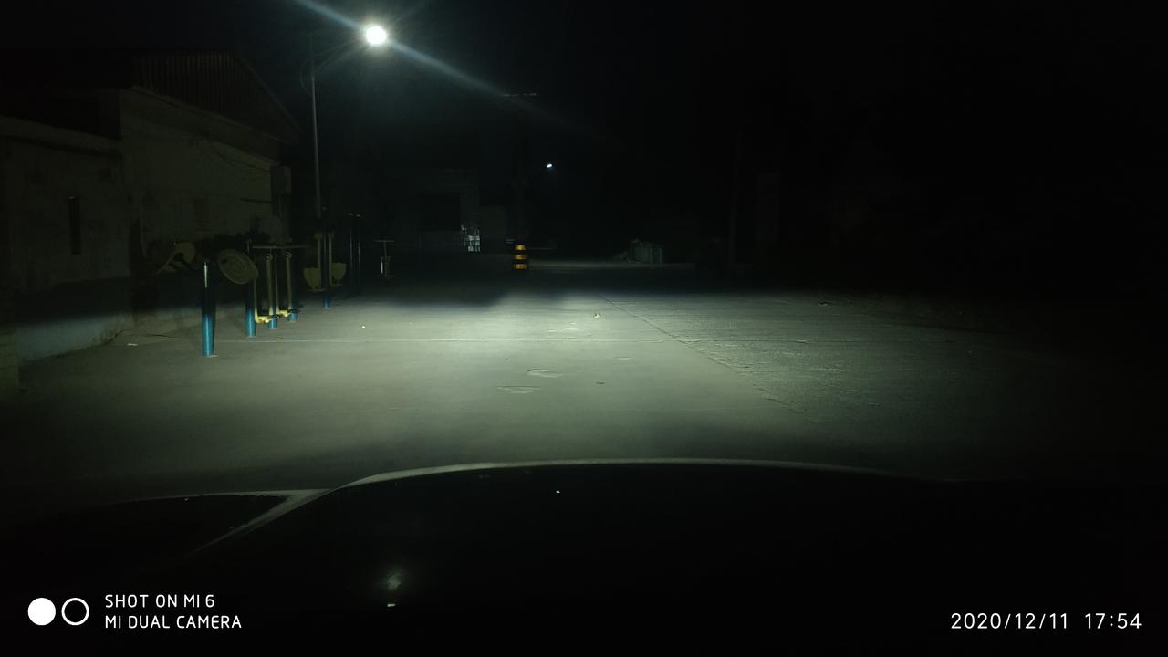 长安CS75 PLUS 今天才看到近光灯照射出去的光源怎么感觉右边比左边高，不是水平的？都是这样吗，还是说有问题。请赐教
