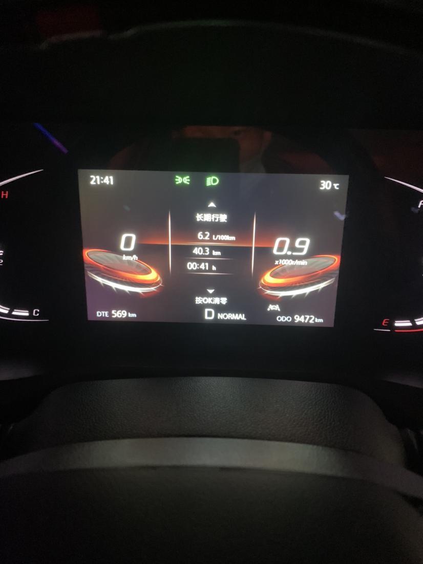 长安CS75 PLUS 各位车友 这个仪表盘两边黑的什么都不显示吗？感觉好丑啊 准备买 试驾的都是顶配的 低配的没看过