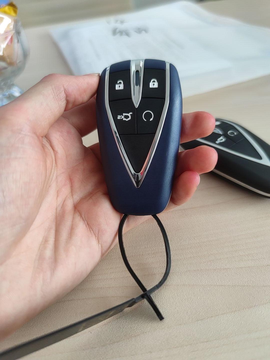 长安CS75 PLUS 为啥我的2022款豪华版没有一键升降车窗功能啊，后排座椅只有扶手没有水杯架，啥情况