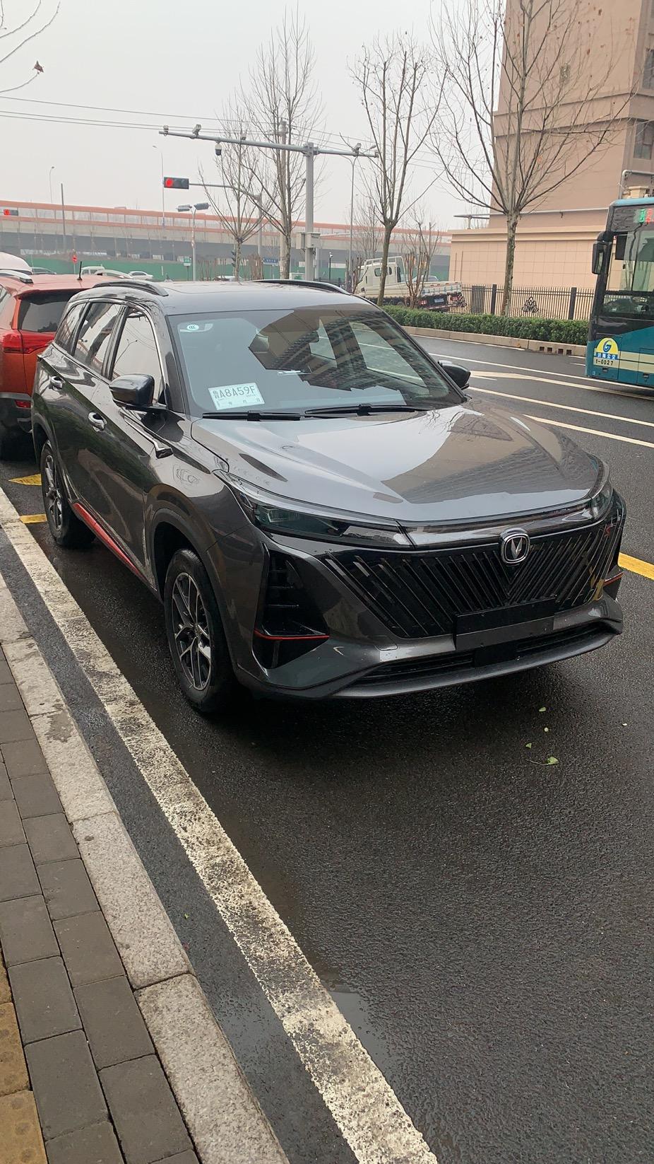 长安CS75 PLUS 二代75p1.5的2300多转才升档正常吗，发动机声音很大