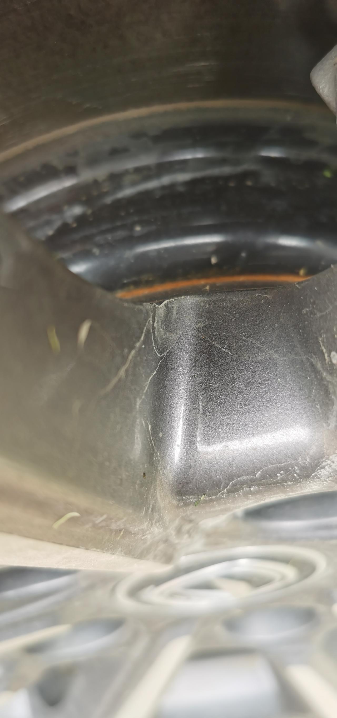 长安CS75 PLUS 长安cs75p轮毂这里生锈，是怎么回事哈