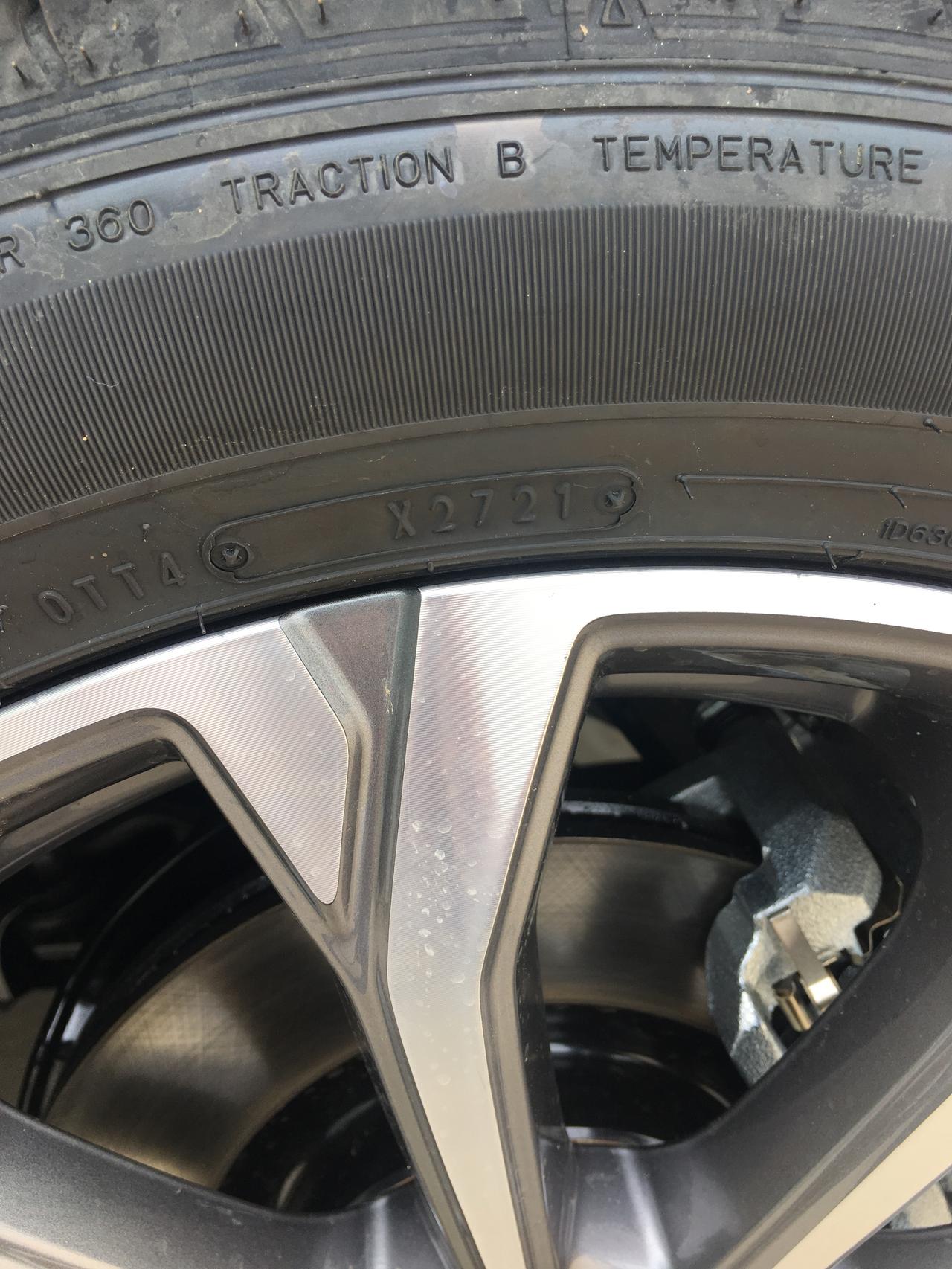 长安CS75 PLUS 车友们，问一下，我今天提车，车辆生产日期是7.28，轮胎是27周，但是玻璃我怎么看的都是八月份生