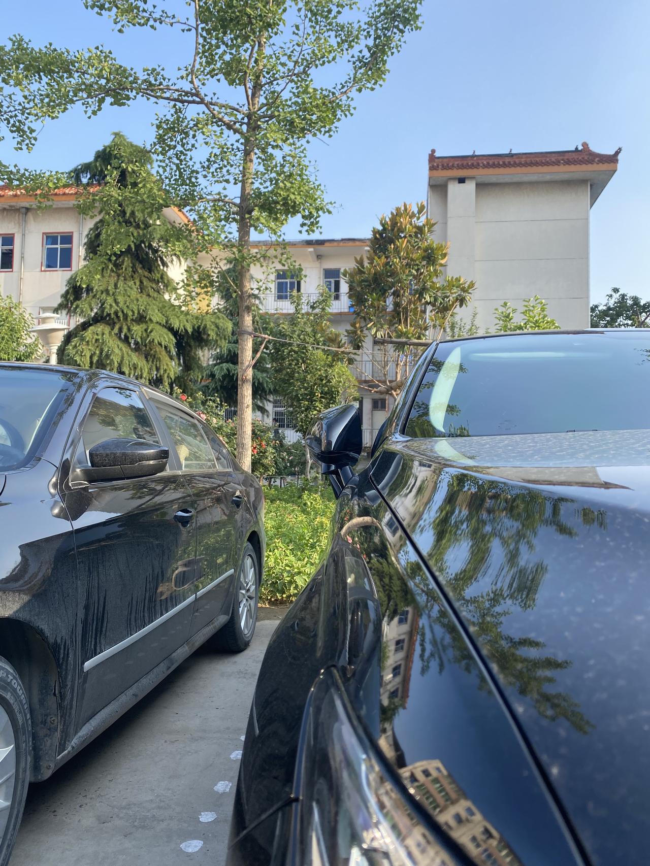 福特金牛座 求助，求助，你们的车锁车之后后视镜折叠角度一样吗？为什么主驾驶的后视镜收的角度没有副驾驶那边的角度小？