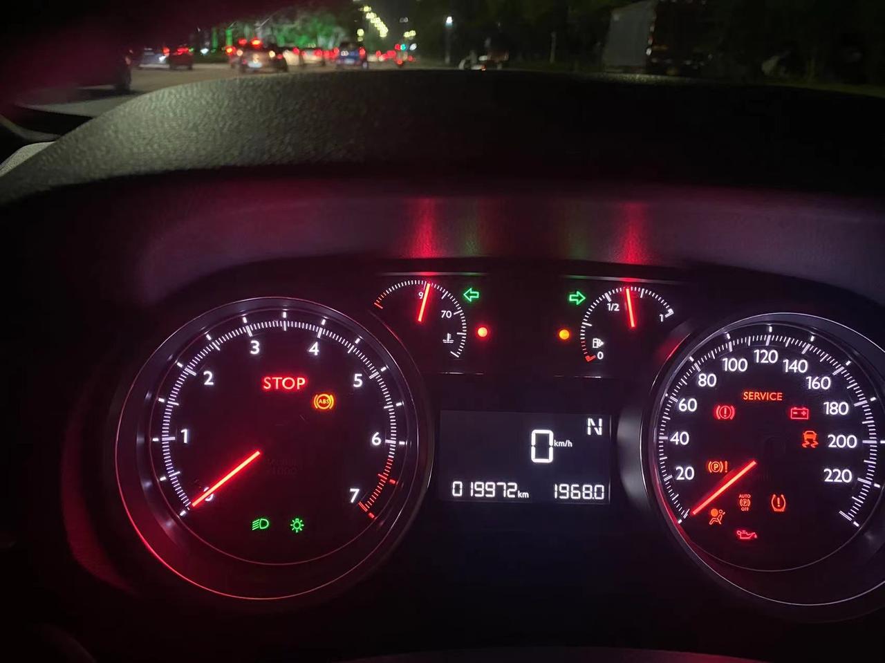 标致408 2020款1.6T质臻版，去年七月中提的车，二万公里发动机故障，加不上油，仪表盘故障码全亮。有车友同样的情况