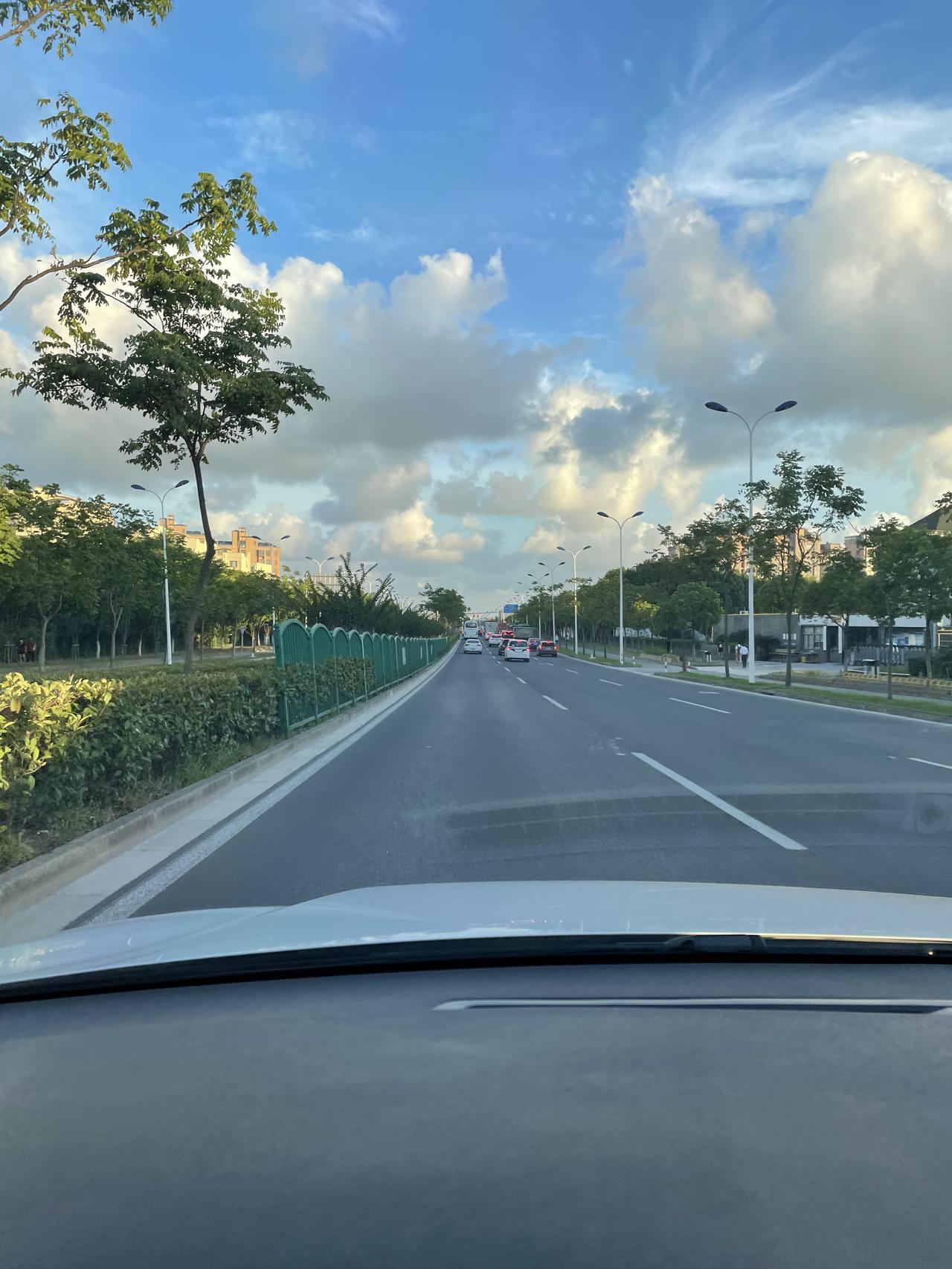 标致408 突然有个想法开个贴了解一下，408车主的共同点？比如年龄 工作行业等。本人 29岁，半导体行业。