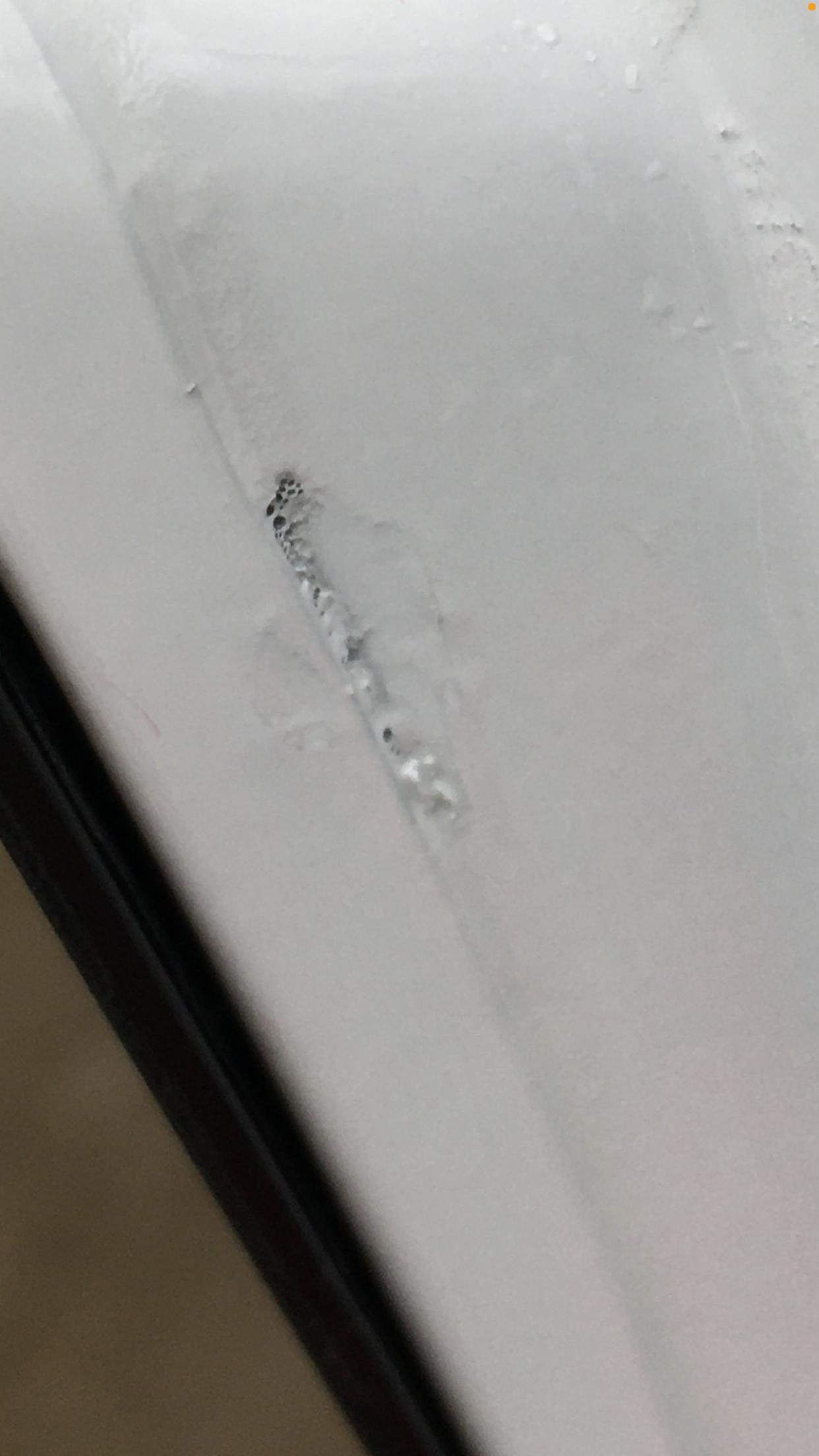 现代途胜 洗车的时候发现左侧后门有这个瑕疵，这是属于什么质量问题？如果去4s店处理的话是只能去买的4s店还是全国的4s店