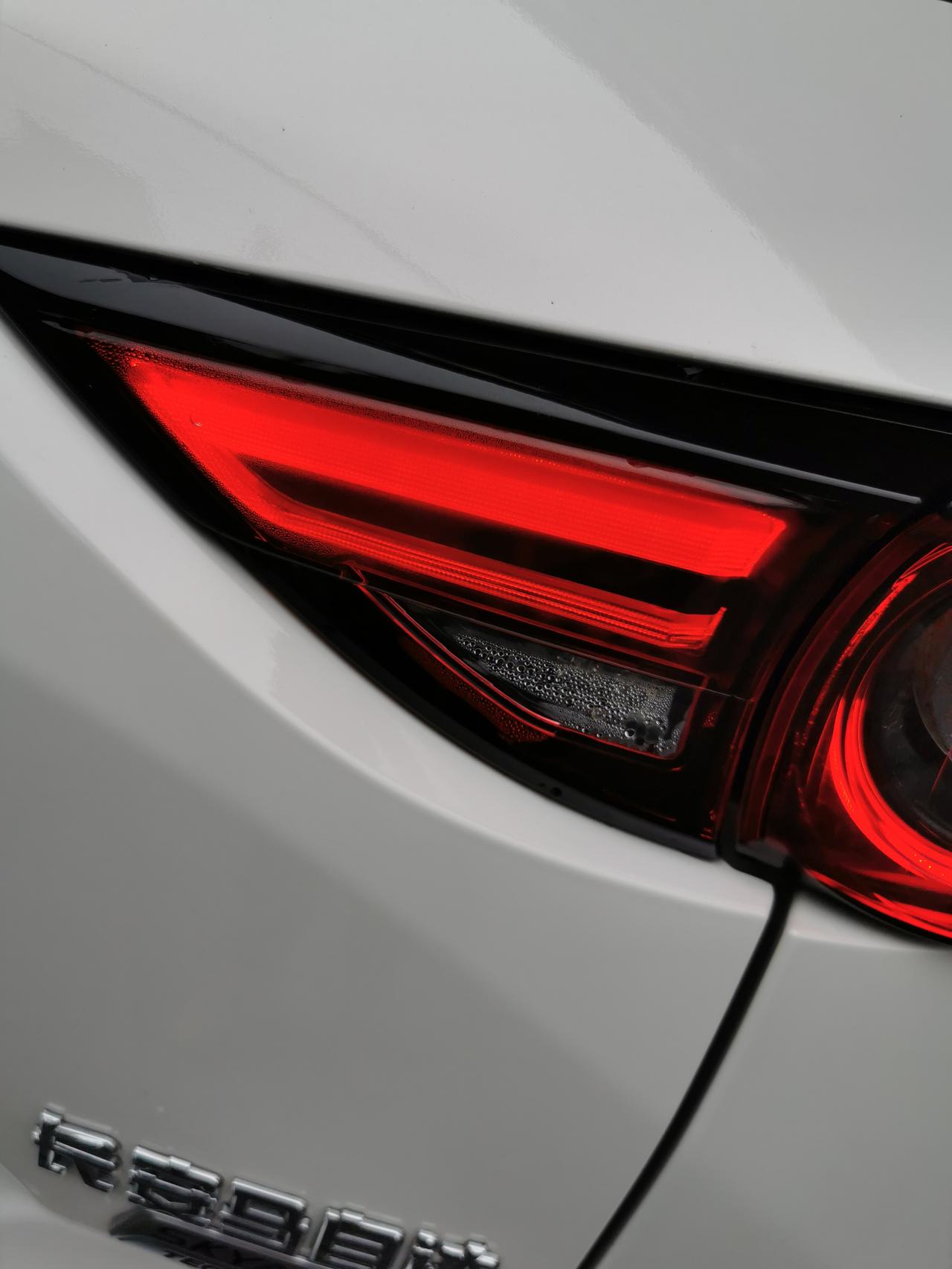 马自达CX-5 后尾灯有雾水了怎么办？