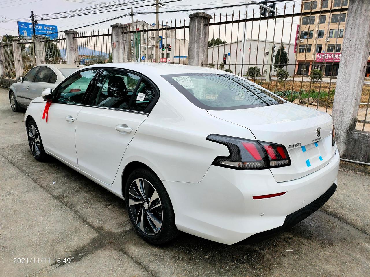 标致408 4月17号订车，我心中的理想价是，12.3800销售不卖，然后把价格加到了125,500，成交。今天是4月2