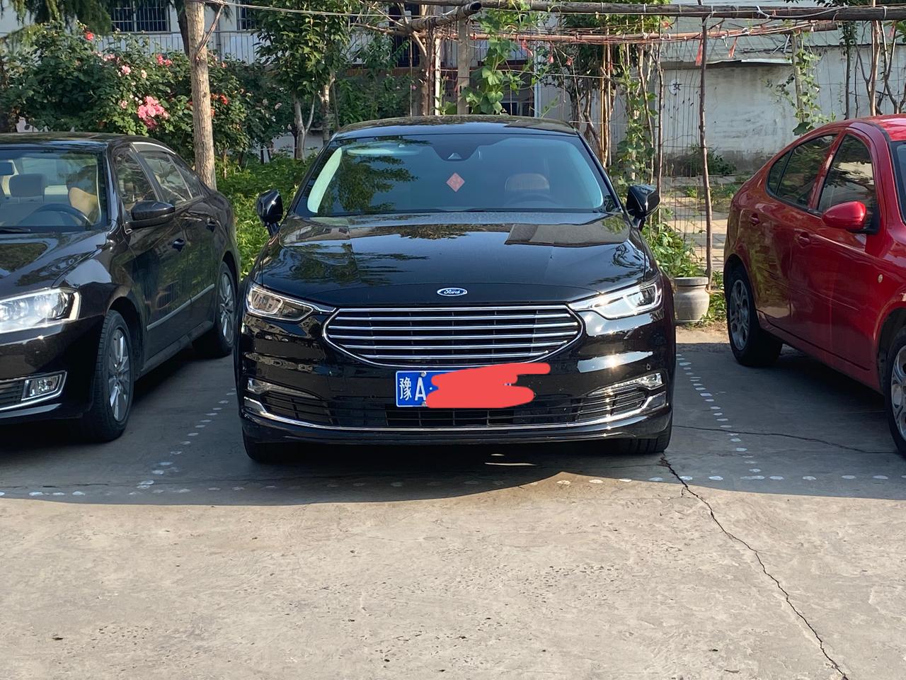 福特金牛座 求助，求助，你们的车锁车之后后视镜折叠角度一样吗？为什么主驾驶的后视镜收的角度没有副驾驶那边的角度小？