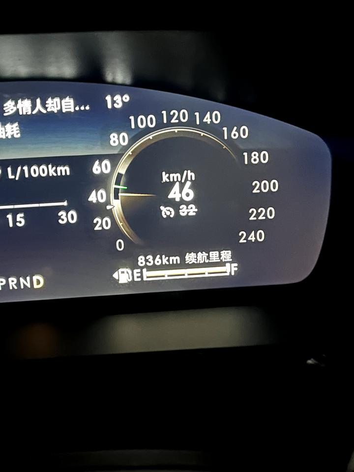 林肯冒险家 速度仪表盘为什么总有一根绿色的指针和一根黄色的指针，并且为什么这两个不在一条直线上？
