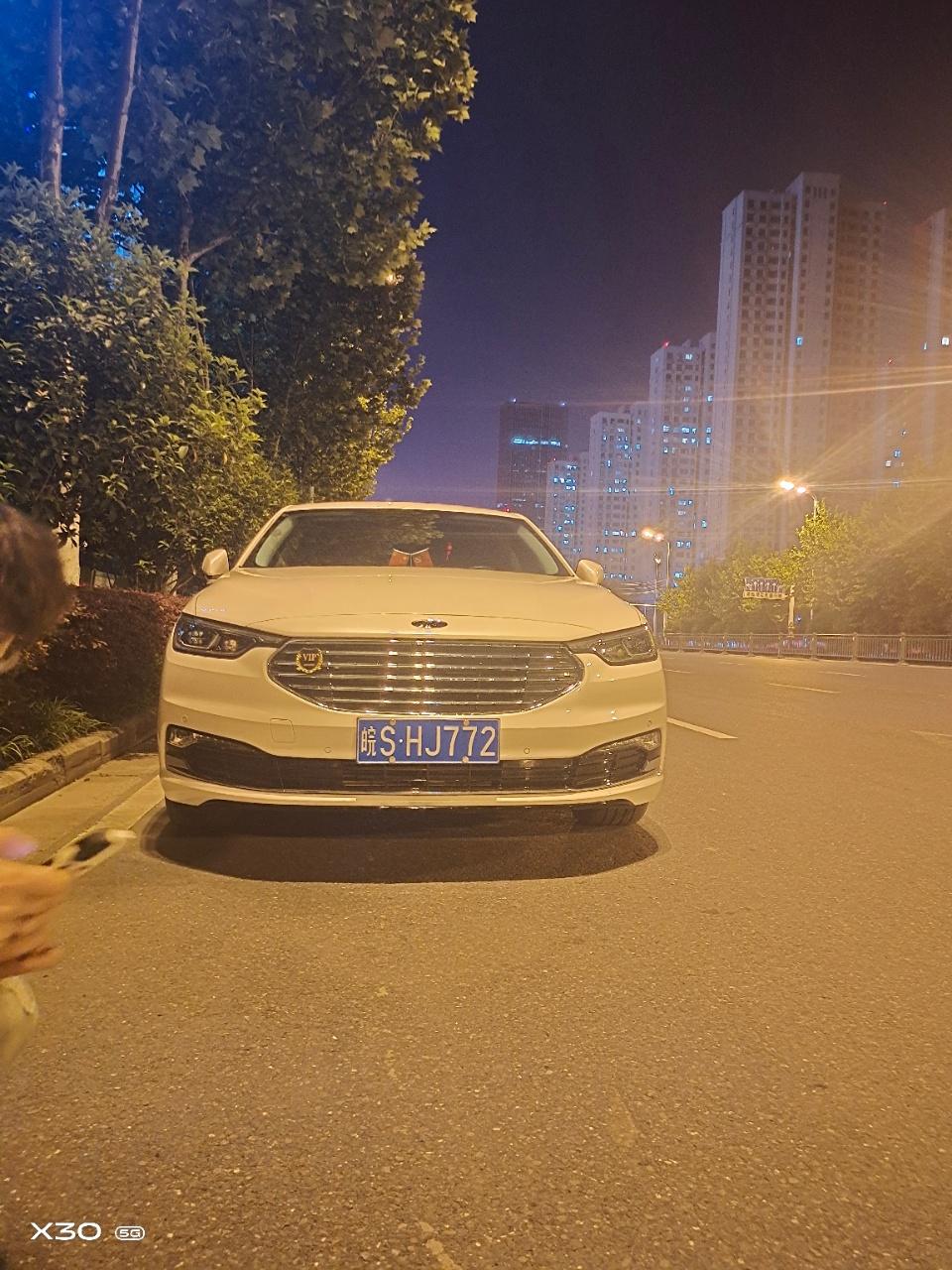 福特金牛座 请教下各位车位，过一点颠路，副驾驶有异响，有车友同款的吗，或者知道是哪里吗