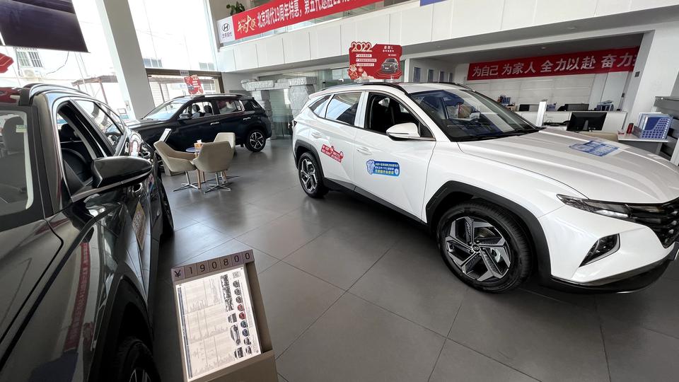 途胜混动，4儿子店只卖最低配，说中高配订不到，什么意思呢？