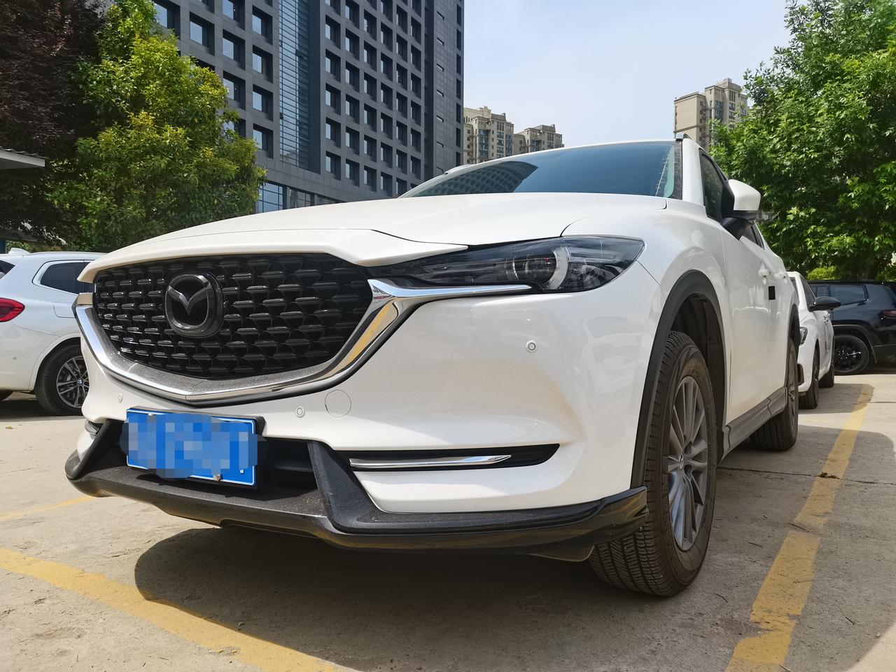马自达CX-5 21款马自达CX5,2.0智慧，有没有这个版本中网和亮黑色的下包围？