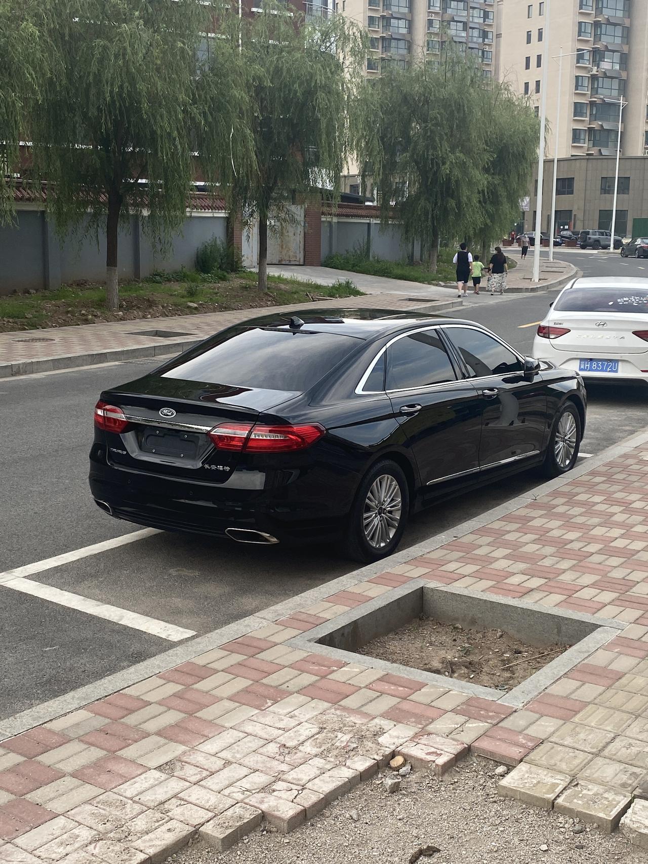 福特金牛座 52升油跑这些就要报警了油表