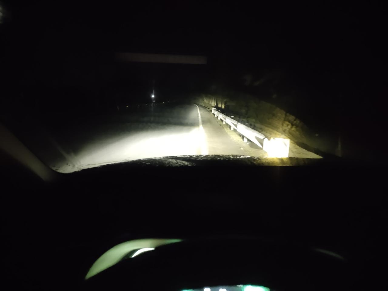 现代途胜 这样的灯你们谁见过呀。这要是晚上开车在没有路灯得道路上走。有人在左侧过马路能看的到呀，我是真心体会了两次，差点