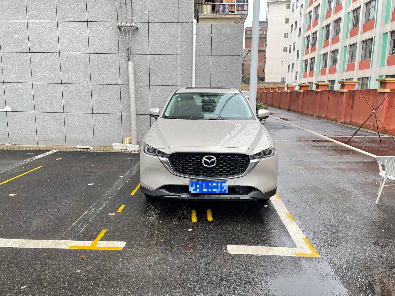 马自达CX-5 有人知道22款加个电尾门多少钱吗 然后钥匙上会加按键吗
