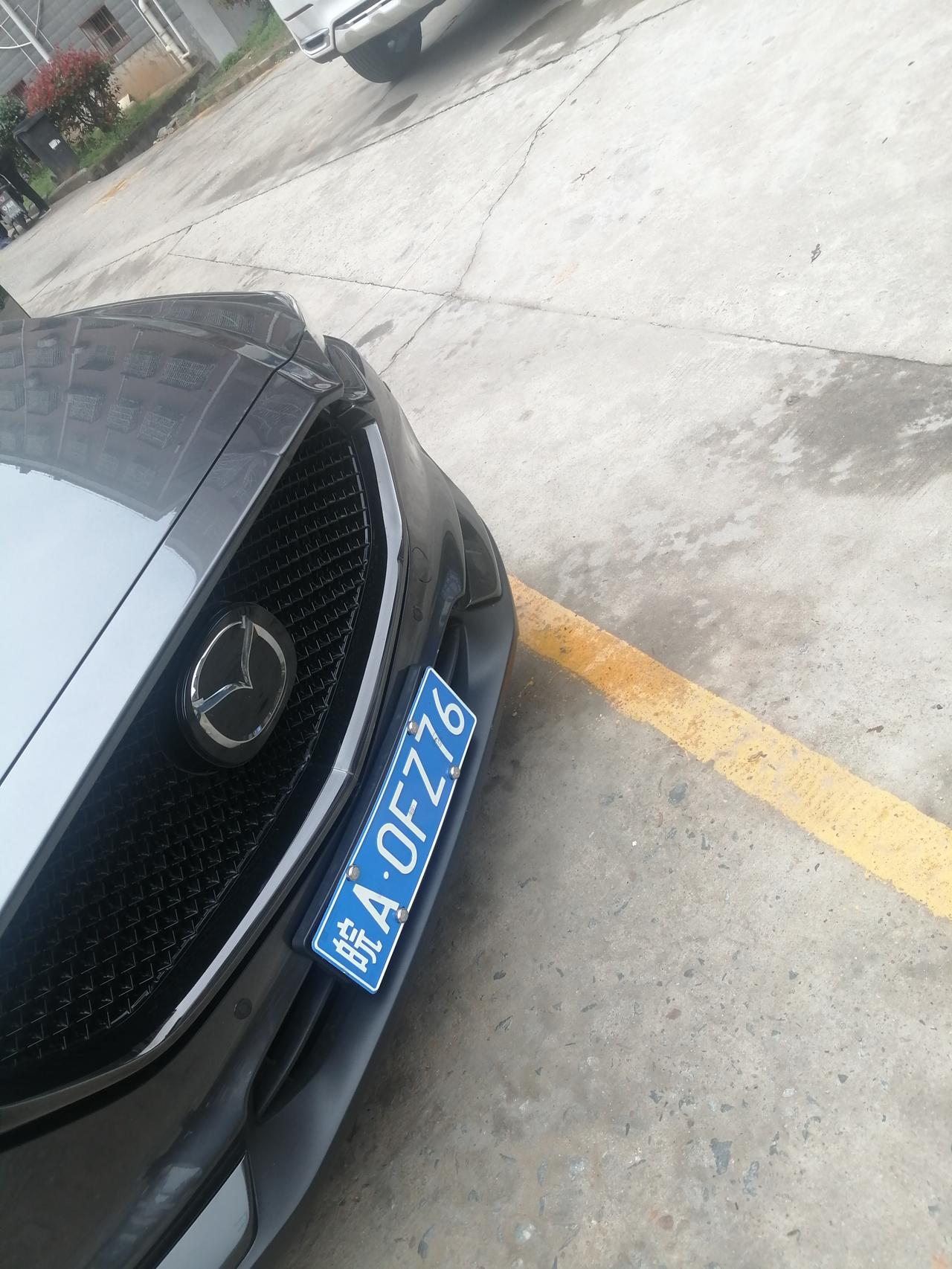 马自达CX-5 您好，请问换这个要多少钱呢？今天被快递小哥倒车撞破了