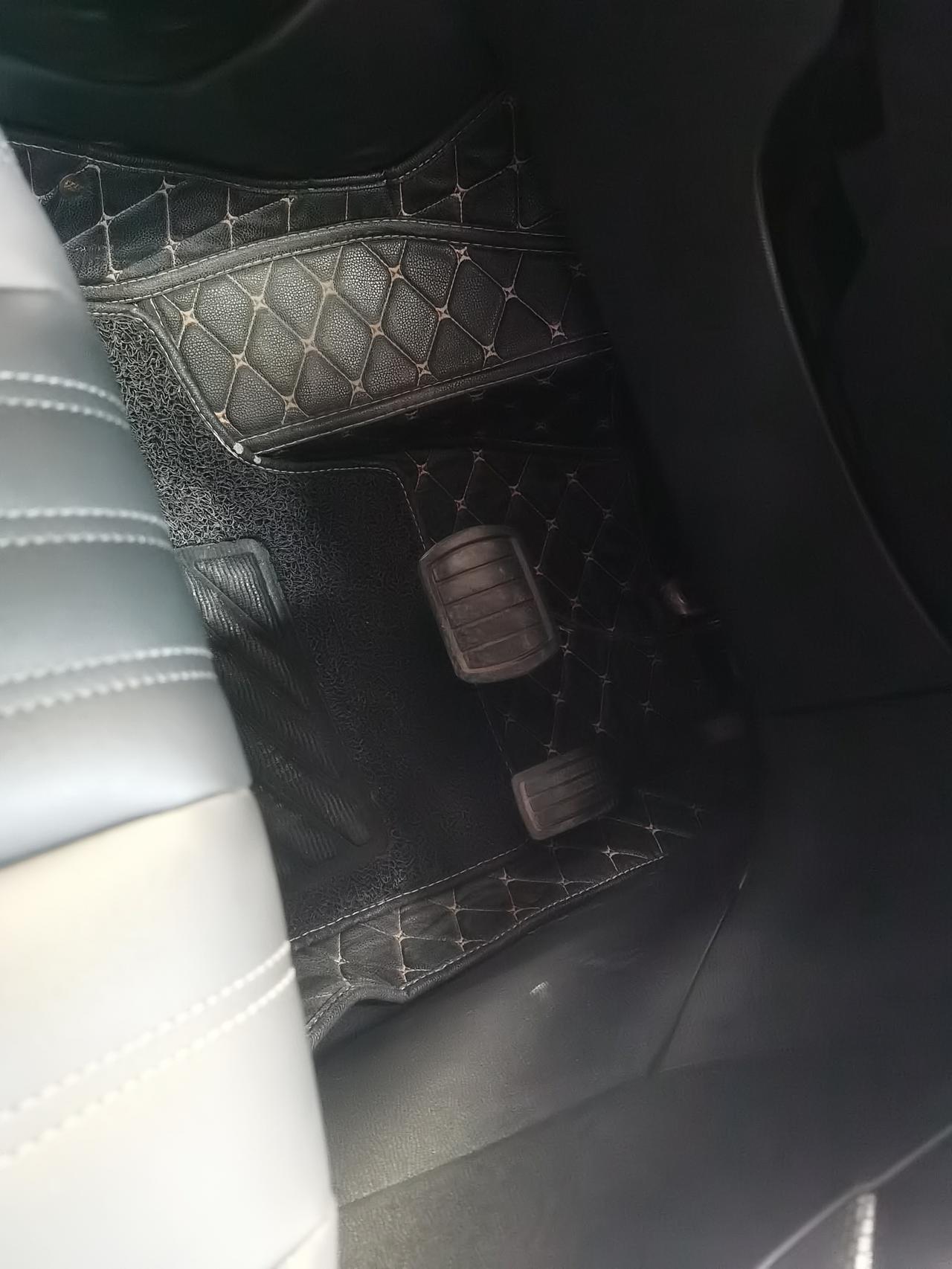 标致408 408起步时候一到40迈左右，油门踏板就能感觉的咯噔一下是什么情况，正常不