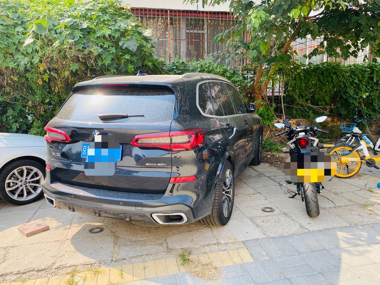 宝马X5(进口) 2020年6月提的X5 40i，后尾箱下半段怎么是手动开启呢？有没有同样情况的