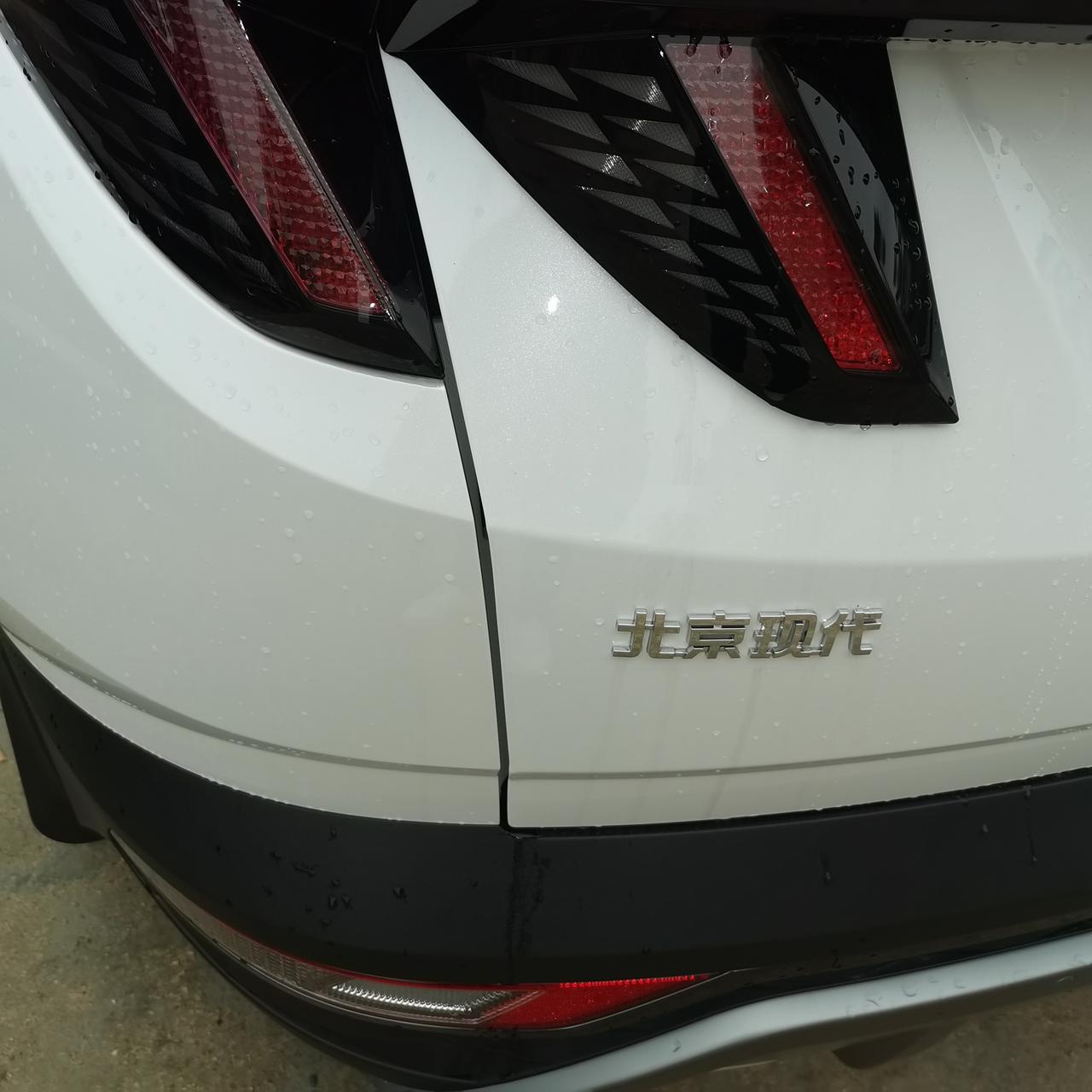 途胜L尊贵版，后尾门两边缝隙不一样，是做工问题吗？