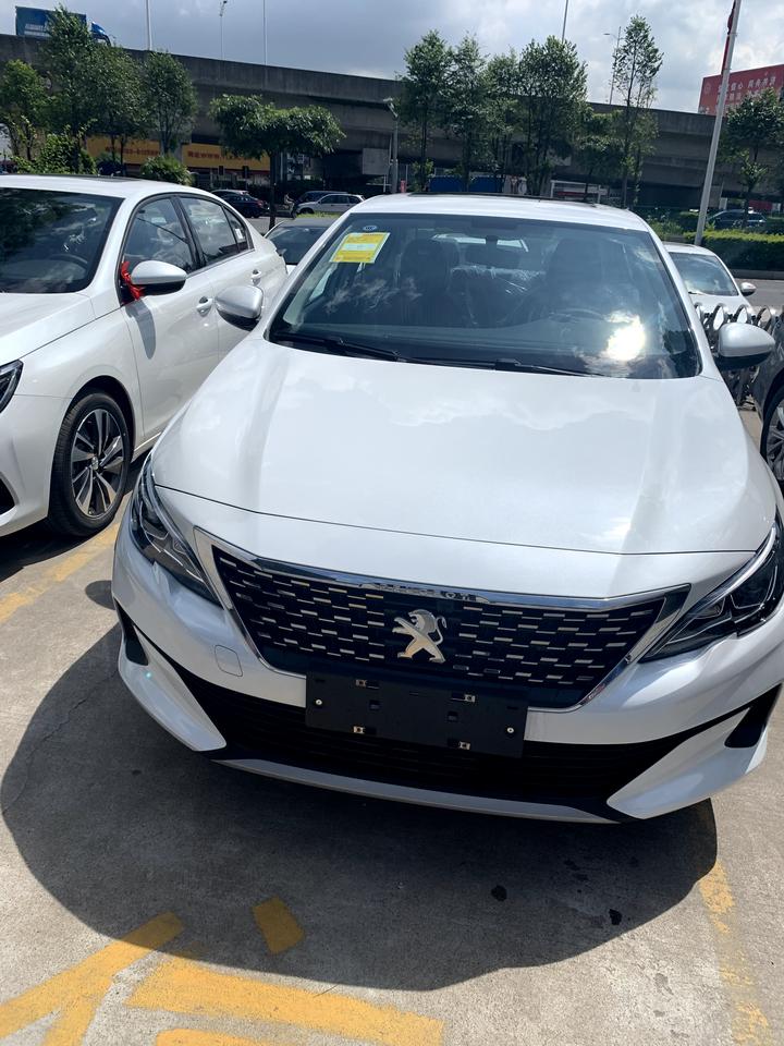 您好，为什么我七月份刚提的车，开了两千公里，然后这个星期没怎么开，放了五天左右，电池就完全没电，大灯什么的也有关，是不是