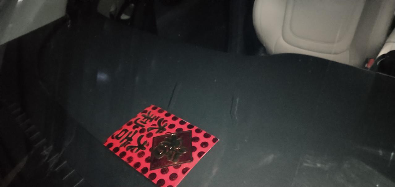 现代途胜 贴车膜，前窗有两个划痕，是膜还是划到玻璃了？是后贴的，把之前4s店送的膜撕下来重新贴的