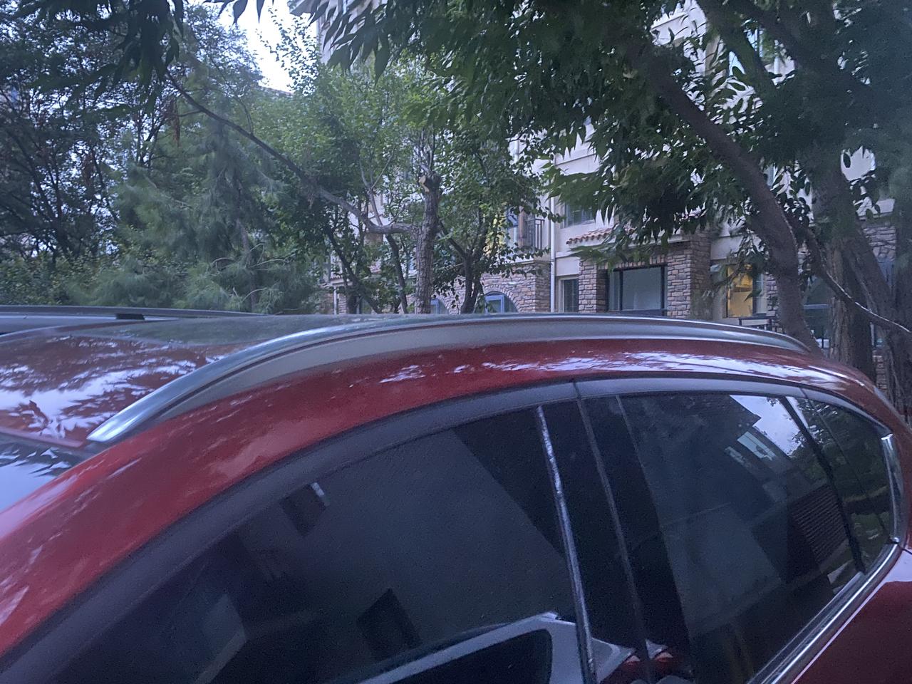 马自达CX-5 求救各位车友，18年智享型CX5的这种原厂车顶行李架是胶粘的还是螺丝固定的，想装个车顶行李架如果胶粘的就