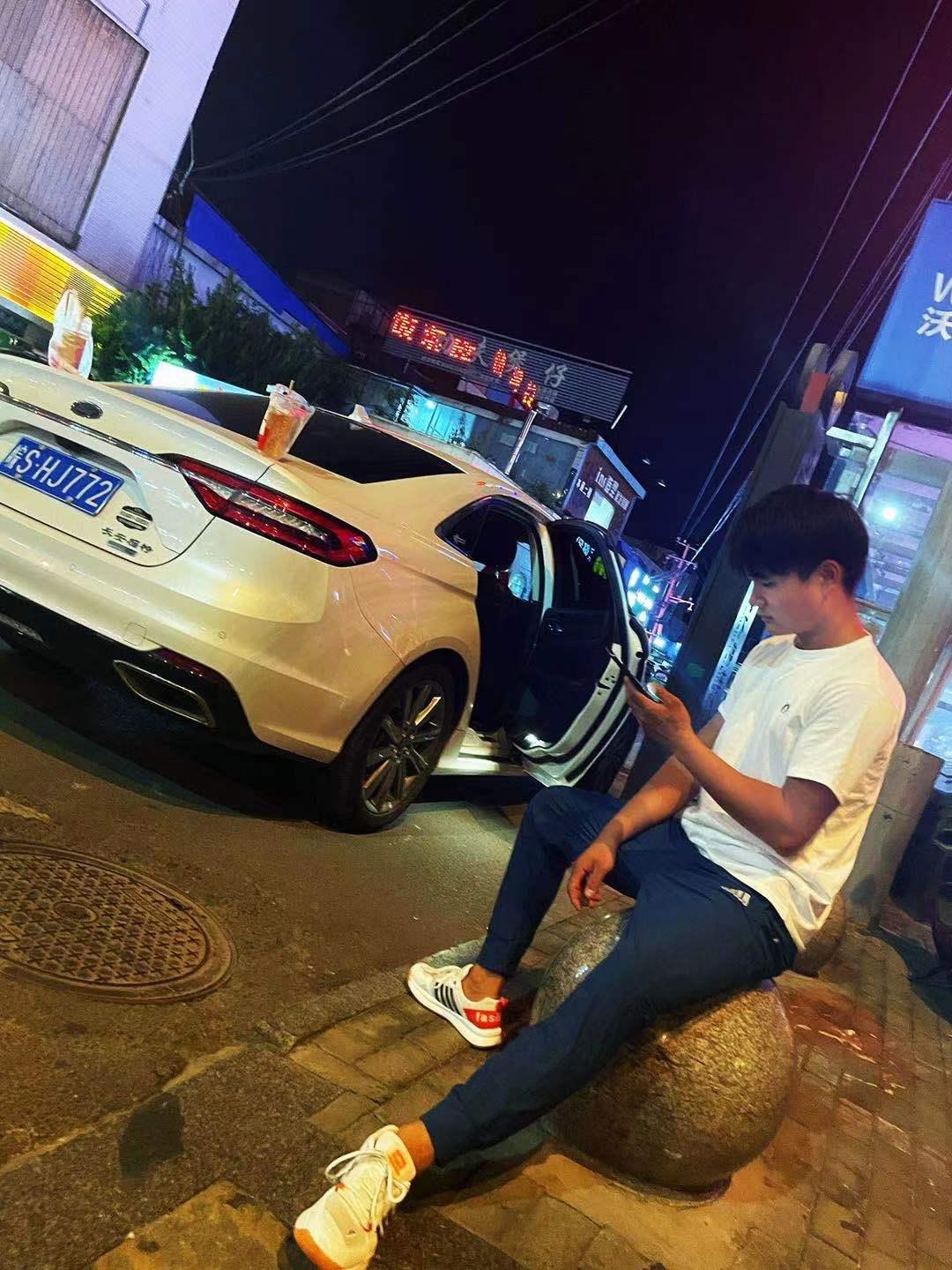 福特金牛座 请教下各位车位，过一点颠路，副驾驶有异响，有车友同款的吗，或者知道是哪里吗