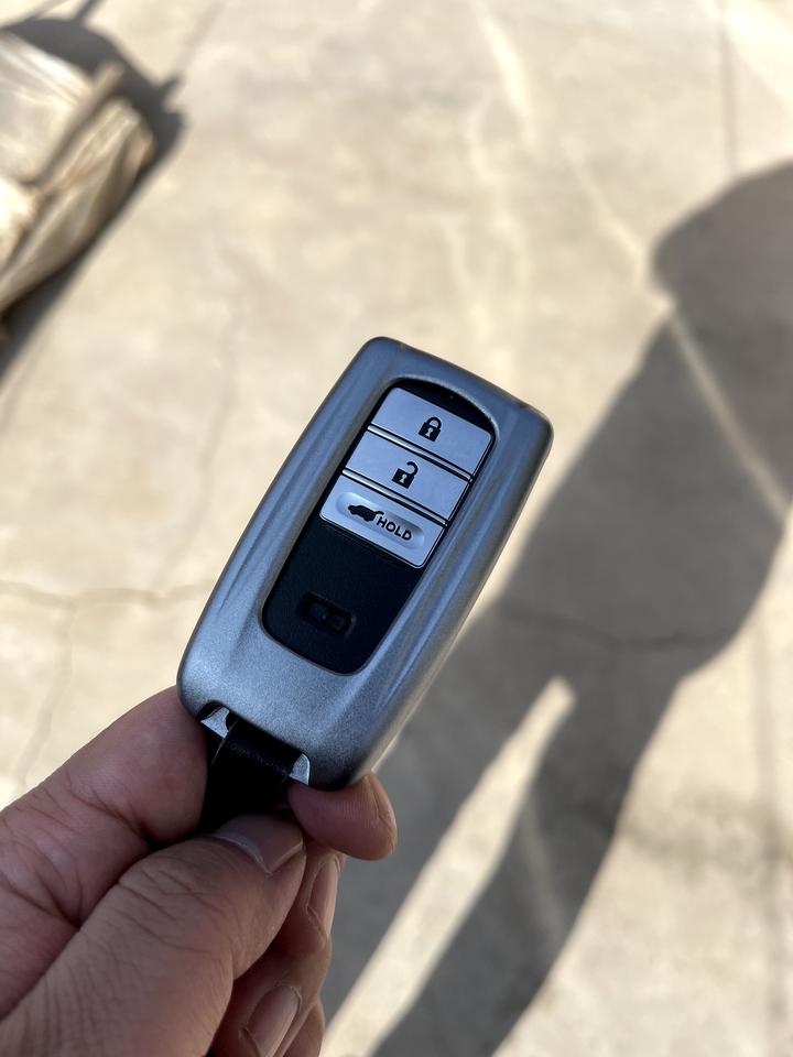 讴歌RDX 想买个钥匙壳，但是总找不到一个满意的，前段时间买了一个，信号屏蔽有点厉害。大家能不能晒一下自己的钥匙壳，给个