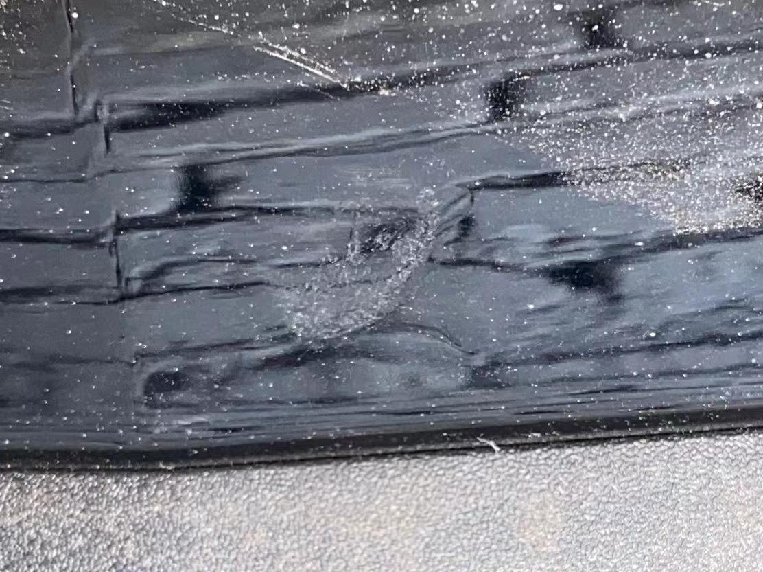 凯迪拉克CT5 提车一周刚上牌就被拿一血开始还没看见凹陷，就看见漆掉了，要了六百块，是不是亏了……