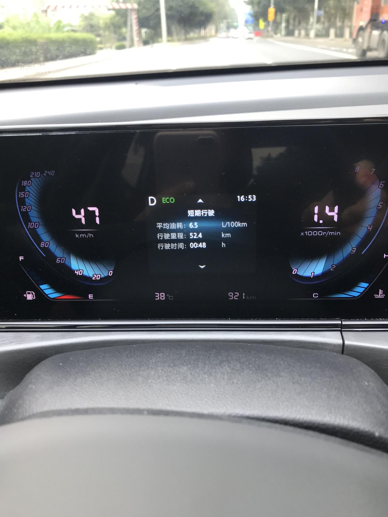 有知道长安逸动Plus1.4T尊贵型的行车记录仪拍到的素材在那里获取？也就是视频的SD卡在那里？
