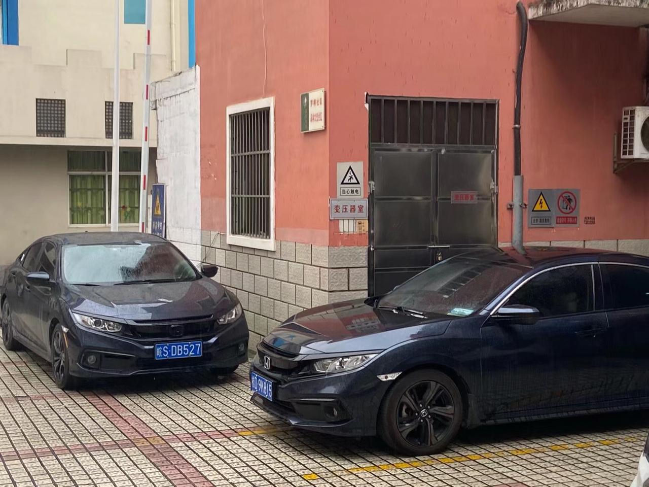 十代思域，自动锁车，有没有遇到下车打来后备箱拿东西，盖上，然后离开无法自动锁车。