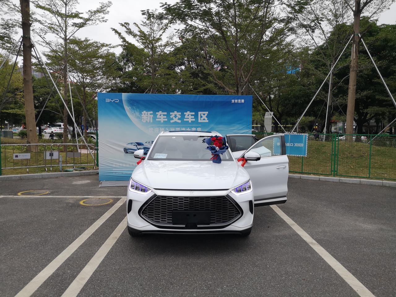 比亚迪宋PLUS DM-i 宋PLUS DM-I  两驱顶配没有无钥匙进入吗？