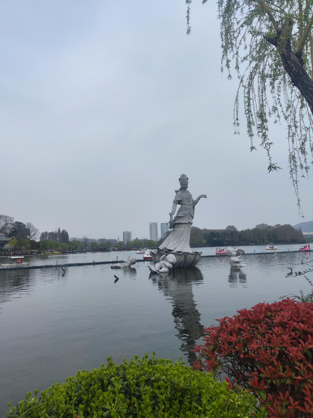 南京这边的吉利星瑞只此青绿，分期首付8左右，落地大概多少？准备买了。