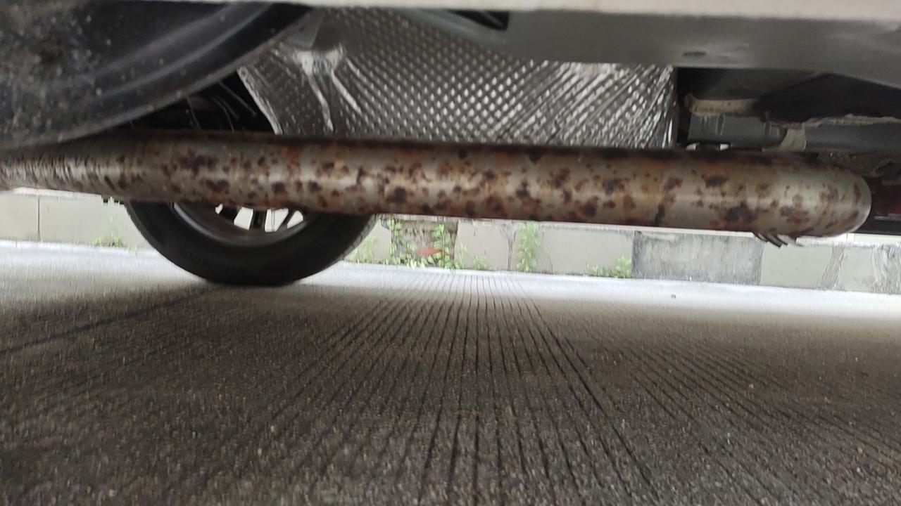 哈弗H6 新车到手才10天就发现整个排气管生锈，有没有办法怎么解决，请大神指点指点