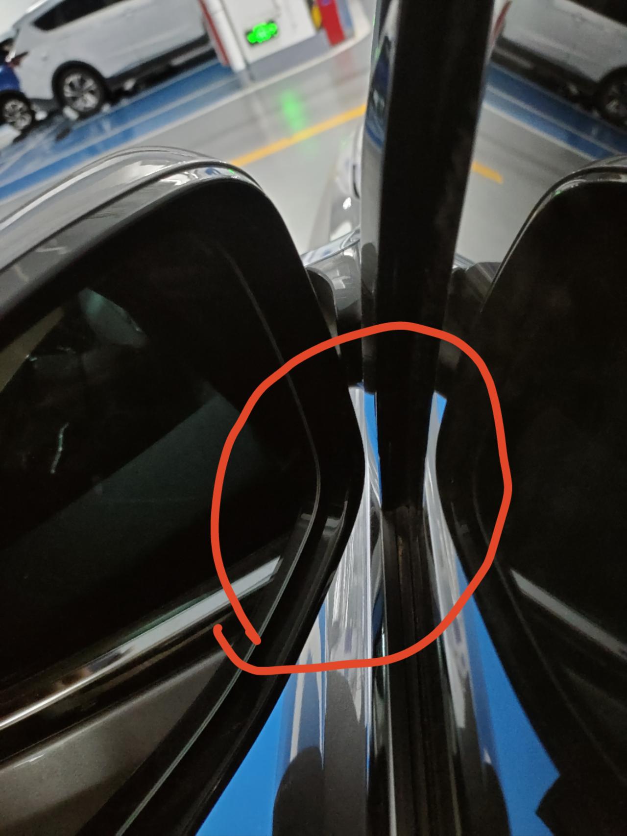 各位车友，请问星瑞主驾驶后视镜锁车后折叠的角度跟副驾驶的有点区别？驾驶位后视镜被人掰了，不知道是不是被掰坏了